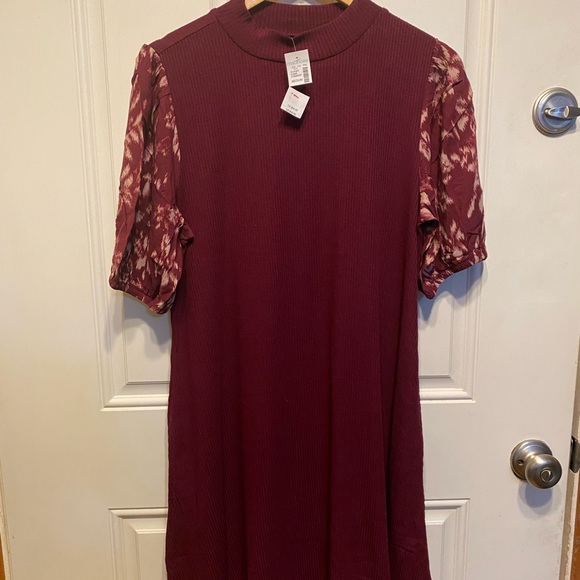 Mockneck Short Sleeve Swing Dress with Pockets size M NWT - Picture 1 of 5